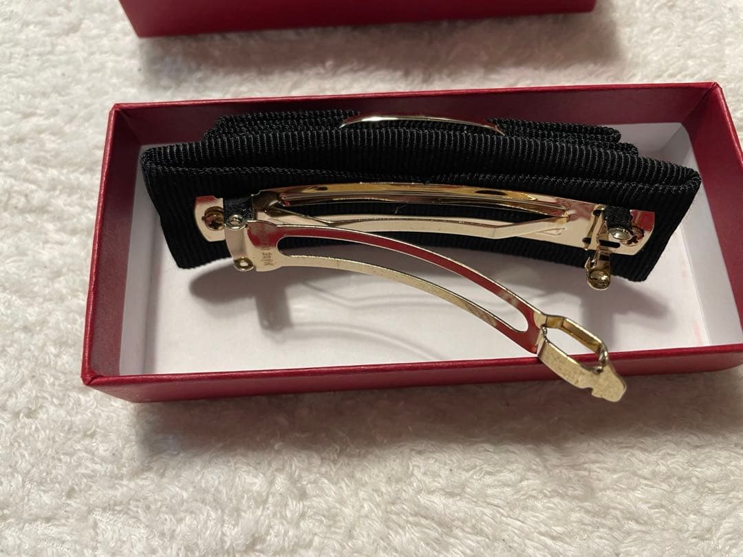フェラガモ　バレッタ　黒×ゴールド　ヘアアクセサリー