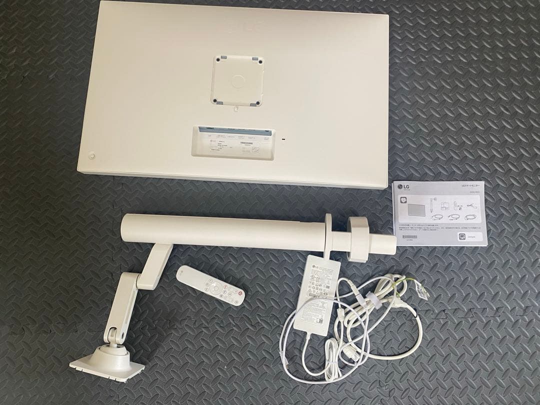 LG 32SQ780S-W/LG 31.5インチ4K (スタンド付き)
