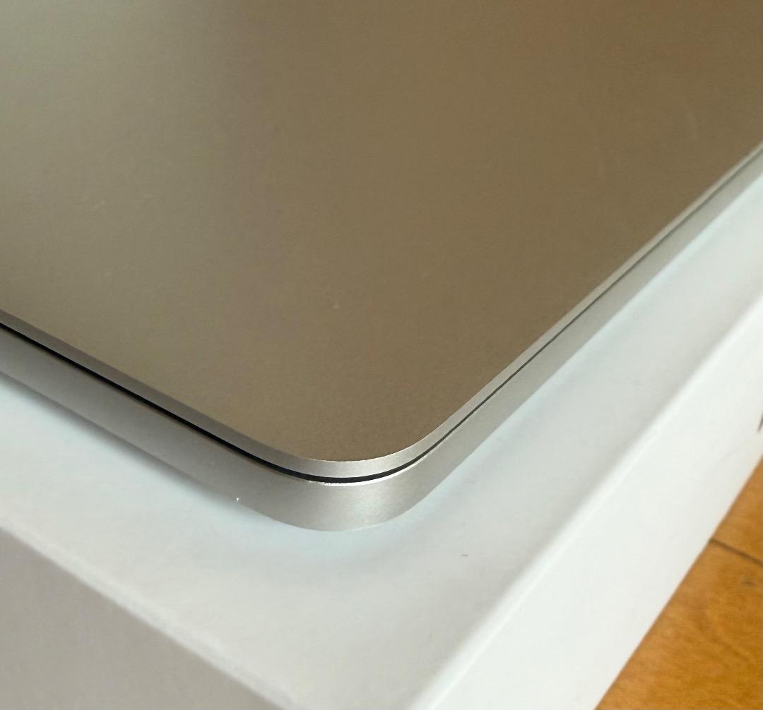 美品 - Macbook Pro 4K - Office 2024 付き