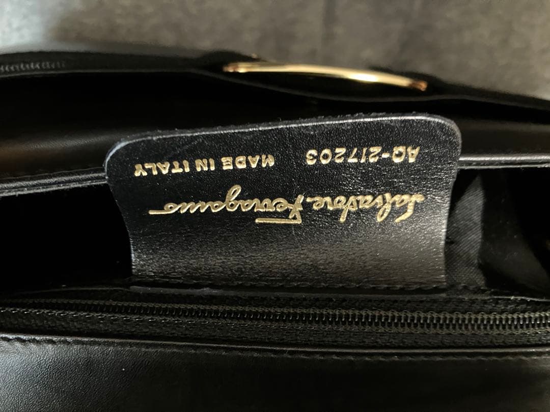 新品未使用　フェラガモ　ショルダーバッグ　AQ-217203