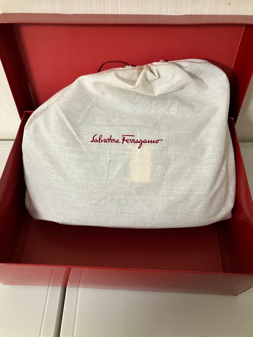 新品未使用　フェラガモ　ショルダーバッグ　AQ-217203