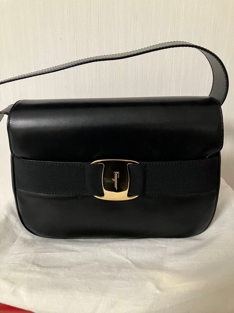 新品未使用　フェラガモ　ショルダーバッグ　AQ-217203