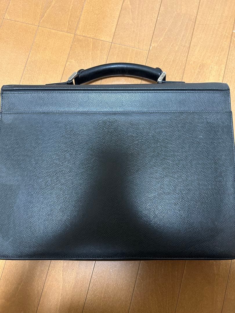 ルイヴィトン ビジネスバッグ 鍵付き