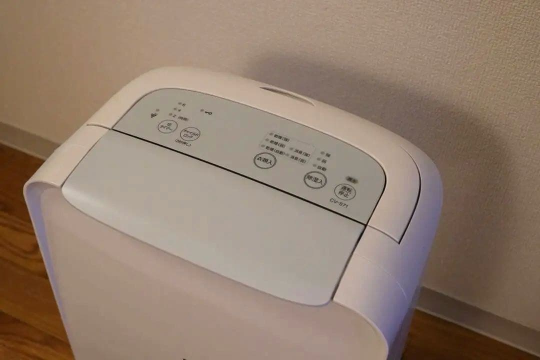 週末セール【美品・2024年製】SHARP 除湿機 CV-S71-W