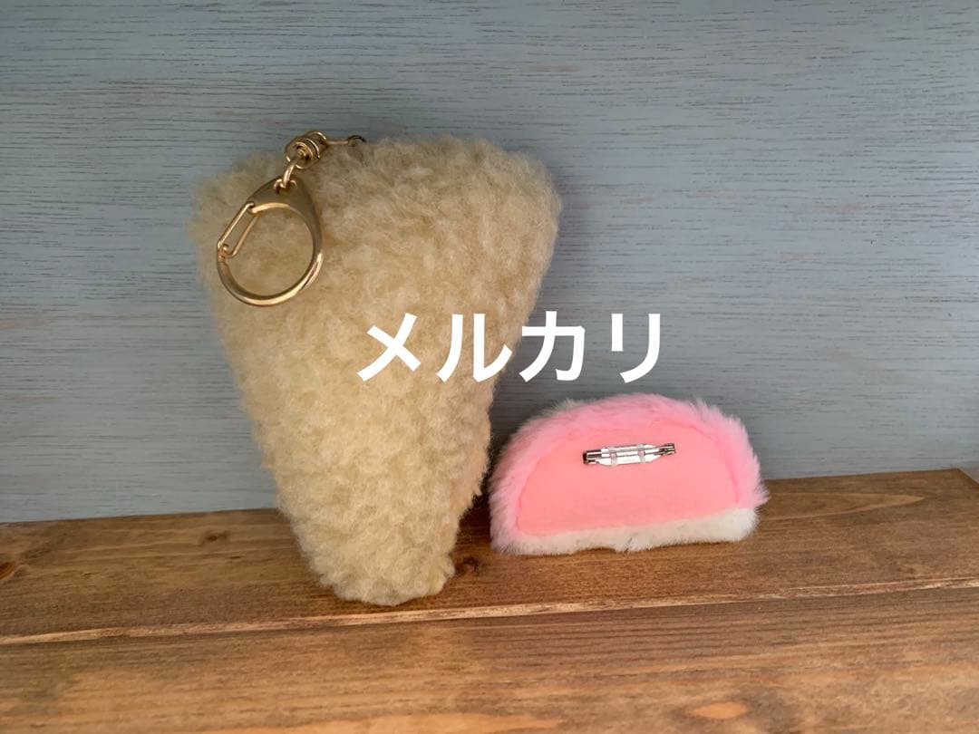 むにゅ　プクプク　ピザキーホルダー&かまぼこブローチ