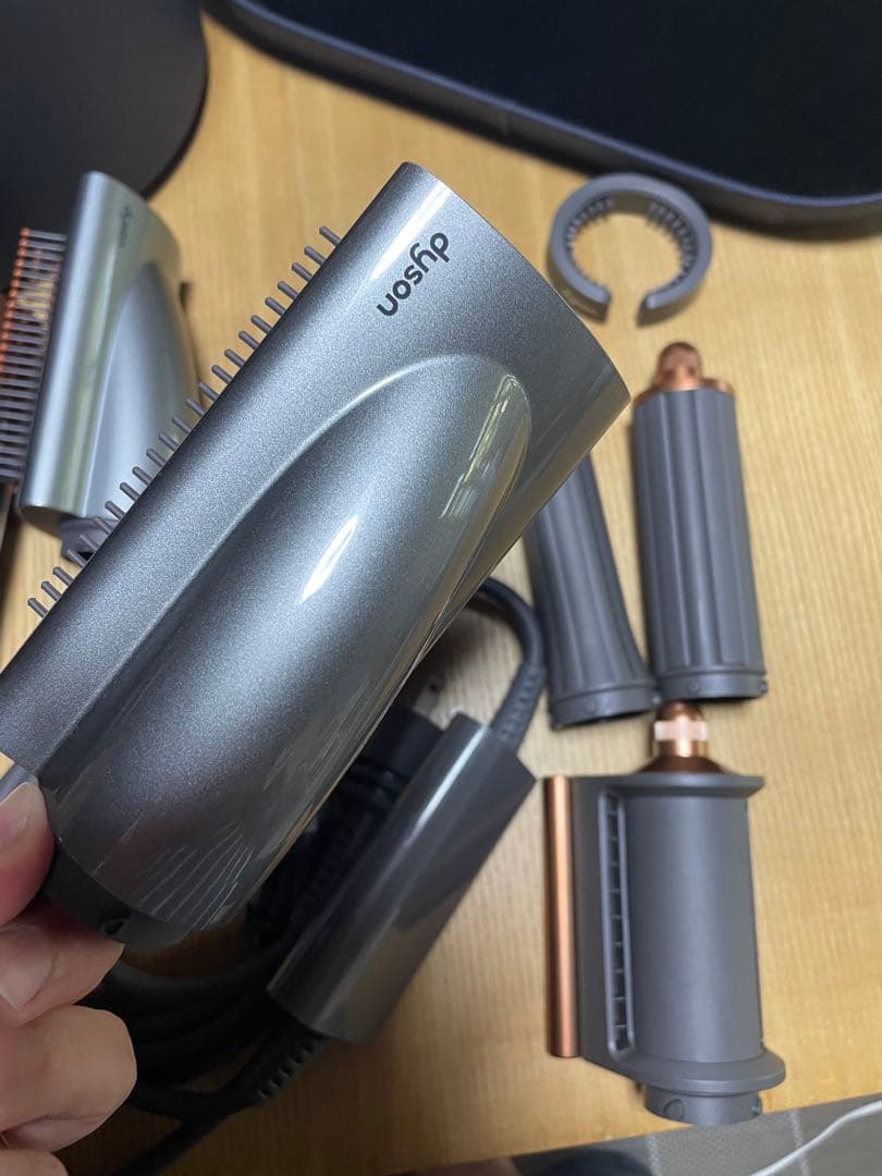 ダイソン　エアラップ ヘアスタイラー　HS05