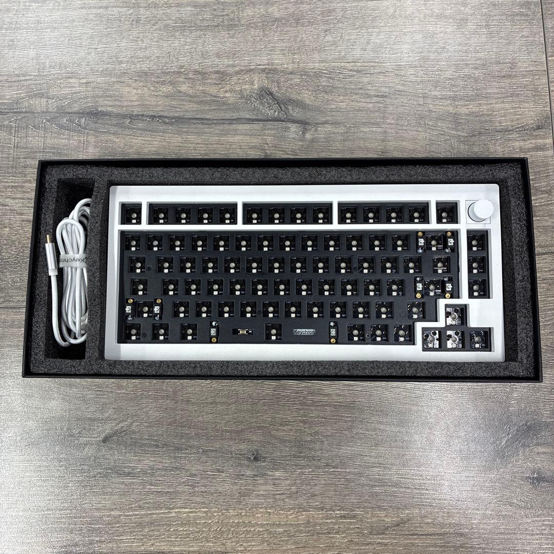 Keychron V1 QMK （US ANSI 配列）ベアボーンノブ