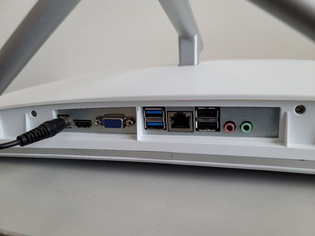 美品　Skynew 一体型PC i7-8565U/16GB/SSD 256GB