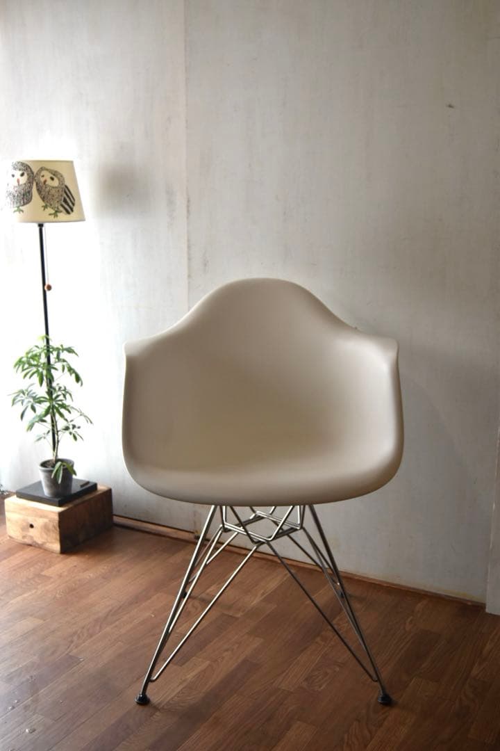 Herman Miller Esmes Arm chair ①
