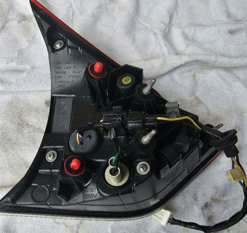 エクストレイルT32 後期テールランプR（運転席側）セット