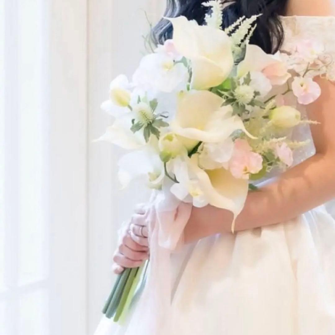 ホワイトピンクの華やかブーケ　カラー　ブーケ　結婚式　ブートニア