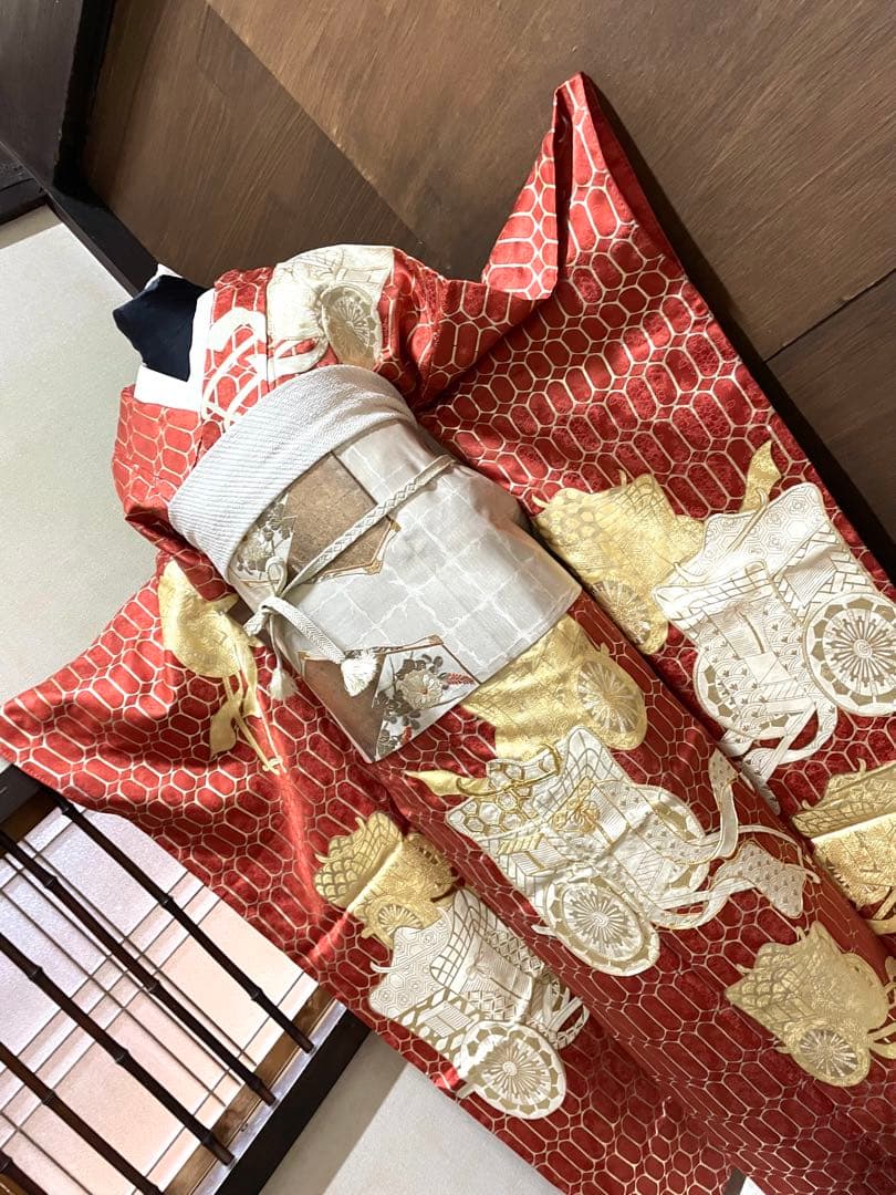 振袖 フルセット6点サイズM〜Ｌ駒刺繍　御所車文　金彩　正絹
