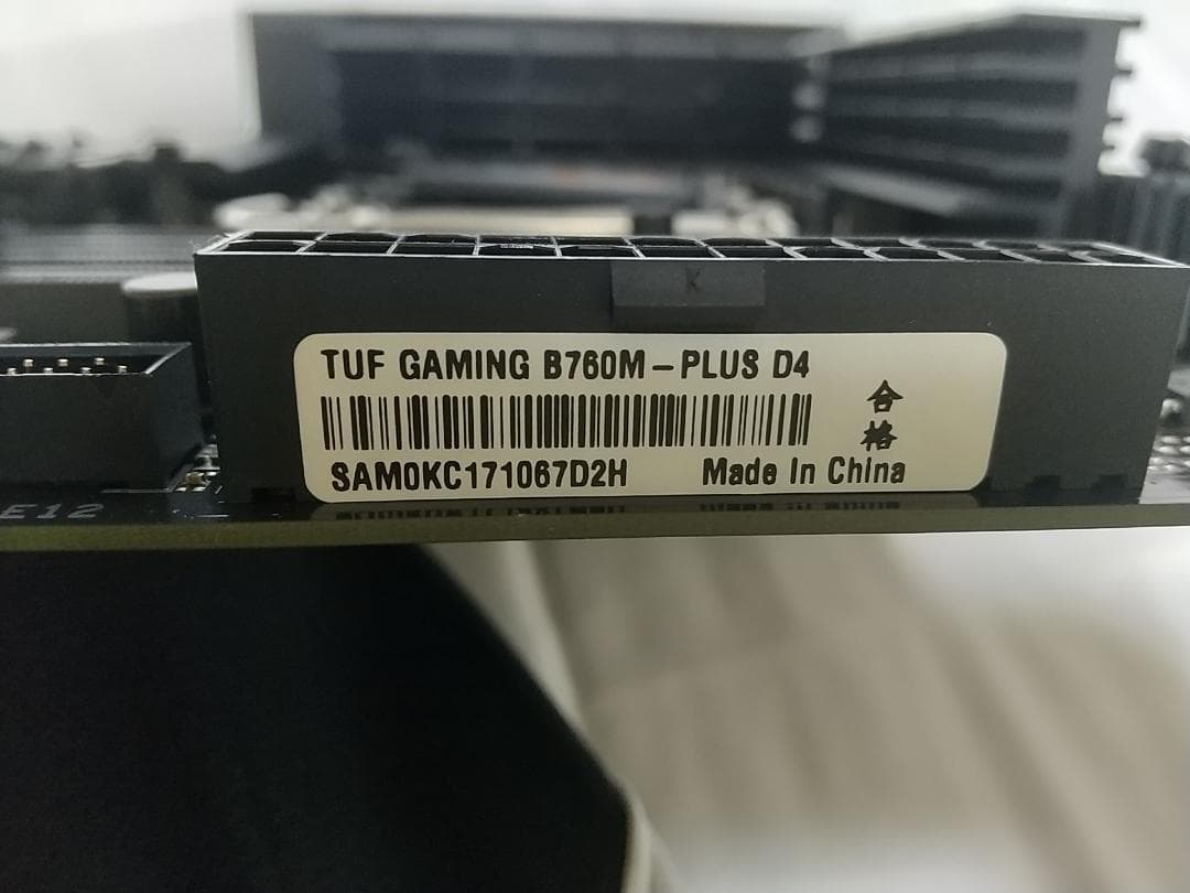 ASUS TUF GAMING B760M-PLUS D4 マザーボード