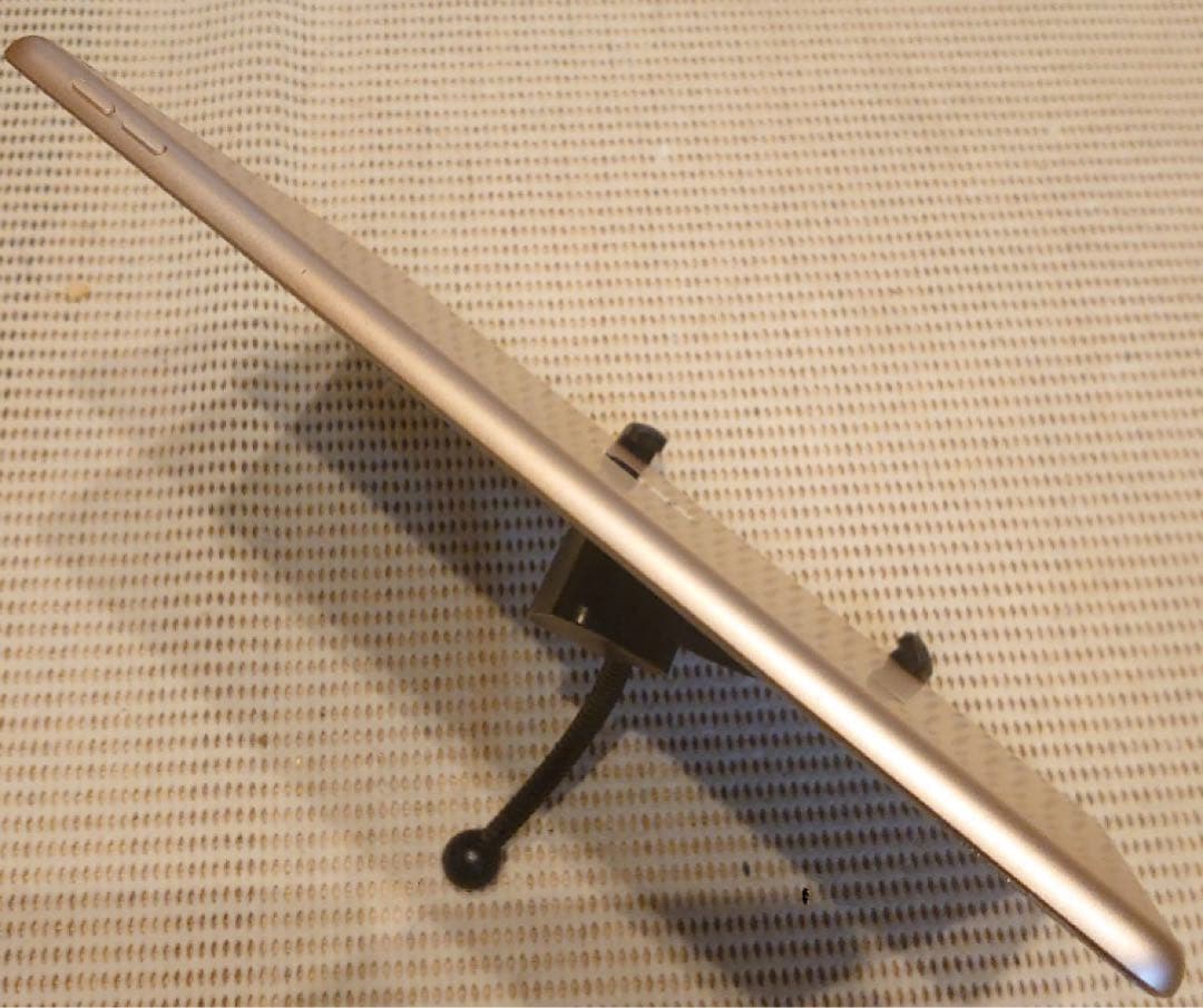 動作品iPad第7世代(A2197)本体32GB送料込ジャンク品HMF3P