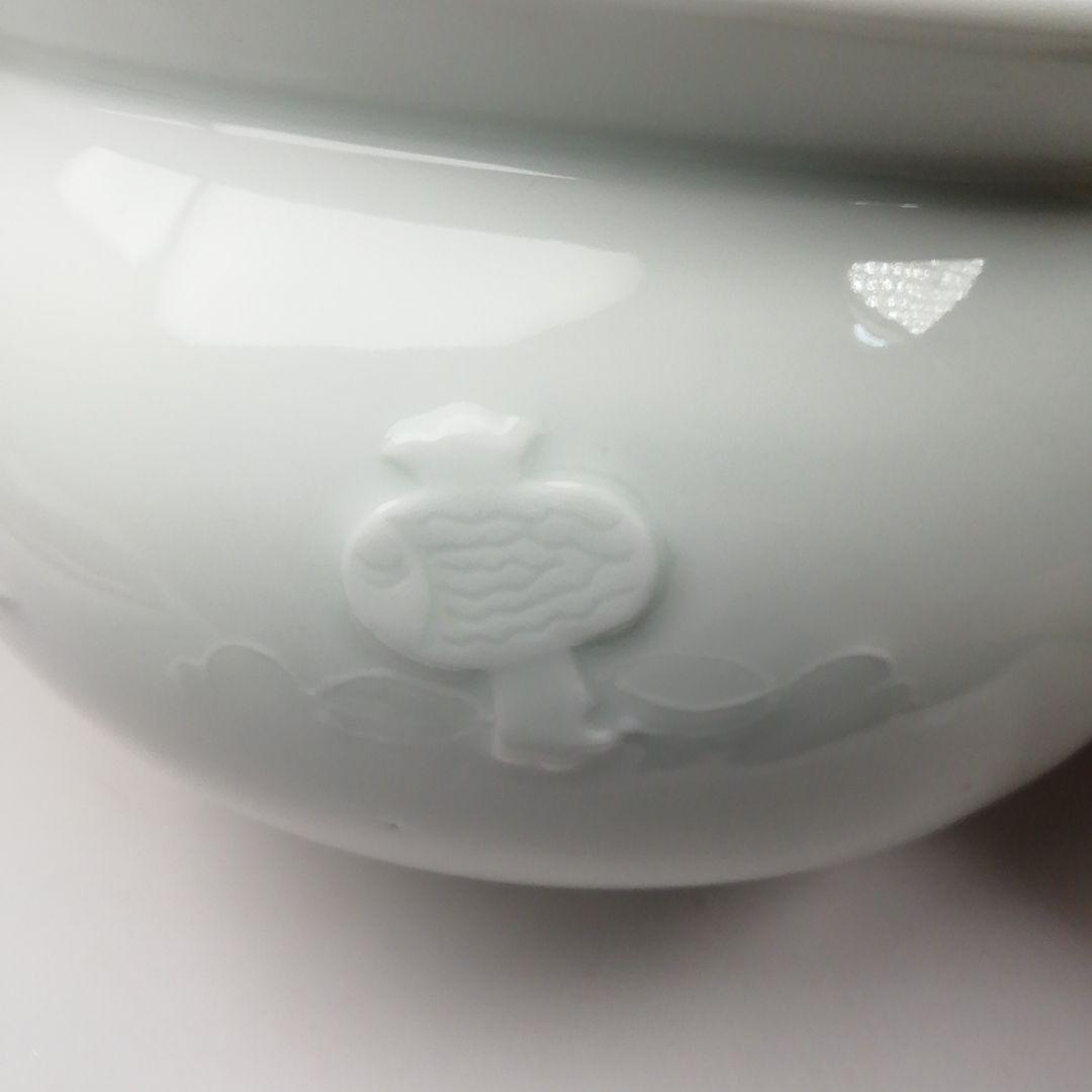 Ｔ６６８　建水　『白磁　宝尽くし』『大日本　三川内　平戸窯　悦山 造』　共箱