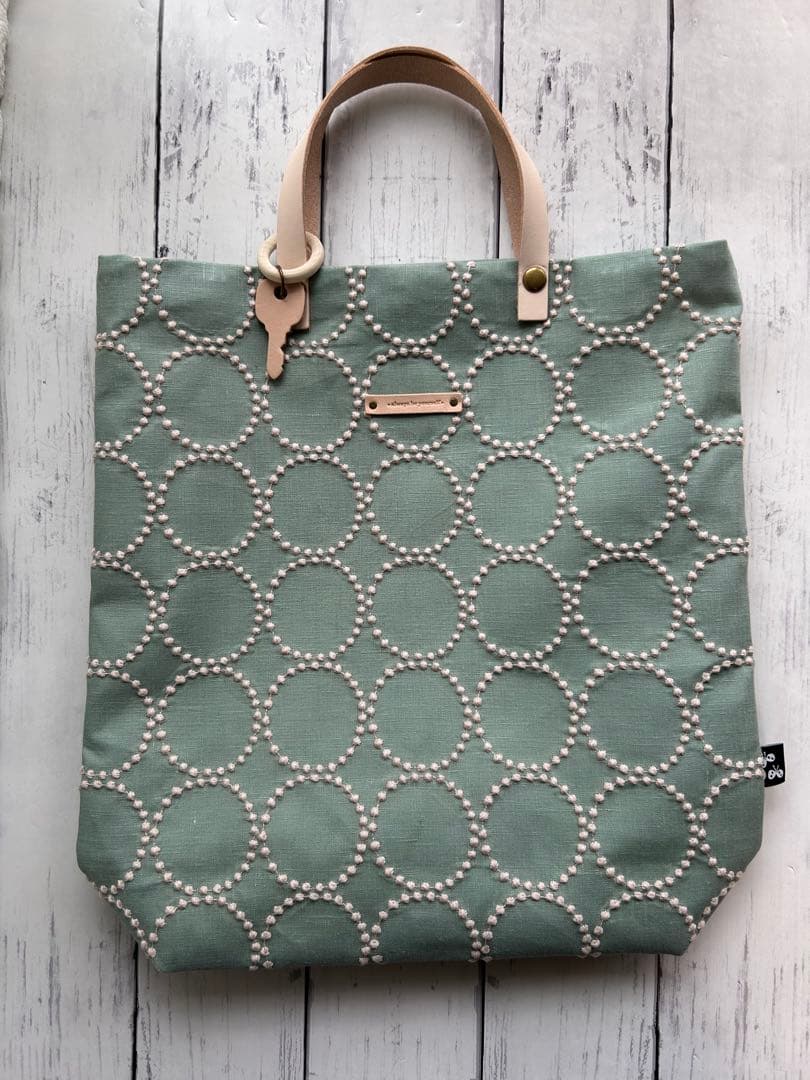 【754】ミナペルホネン　タンバリン　A4縦型トートバッグ　持ち手ヌメ革製