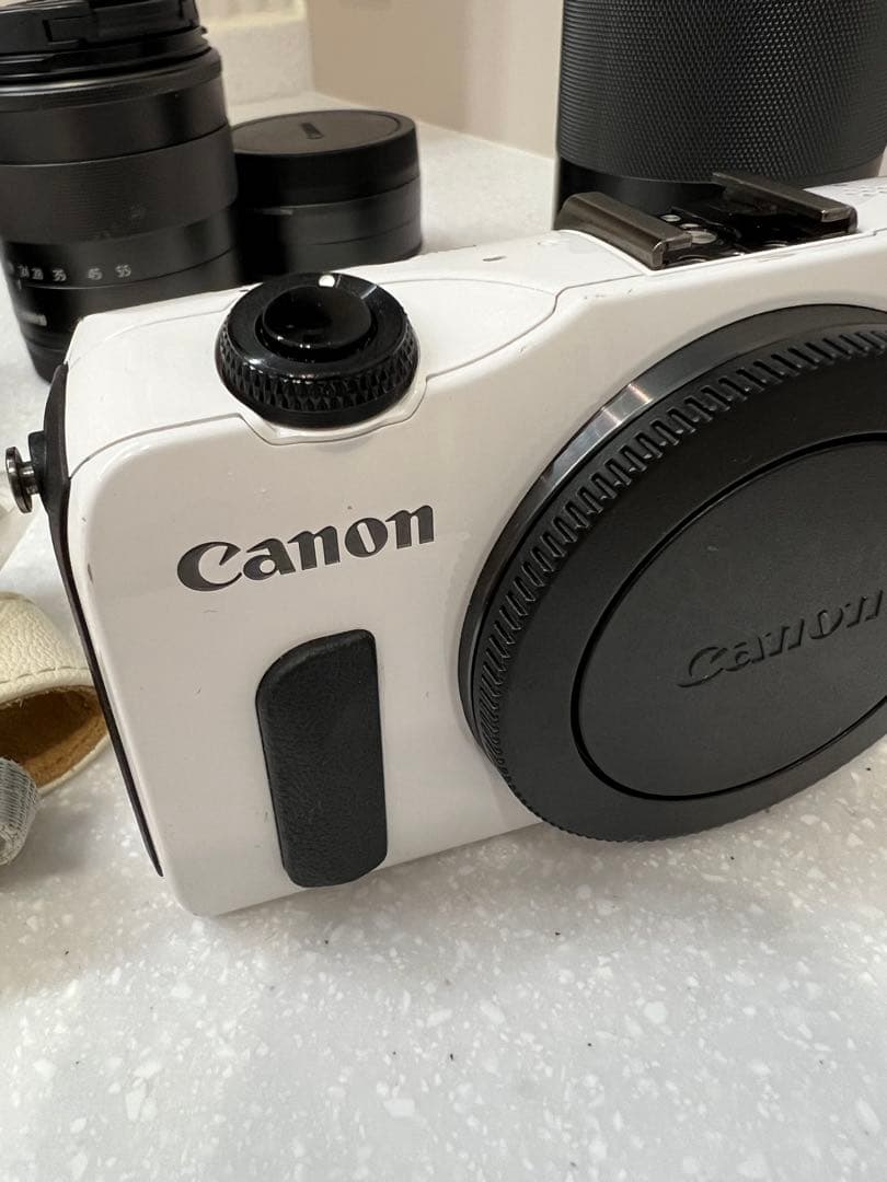 Canon EOS M ホワイト ミラーレスレンズセット55-200mmレンズ付