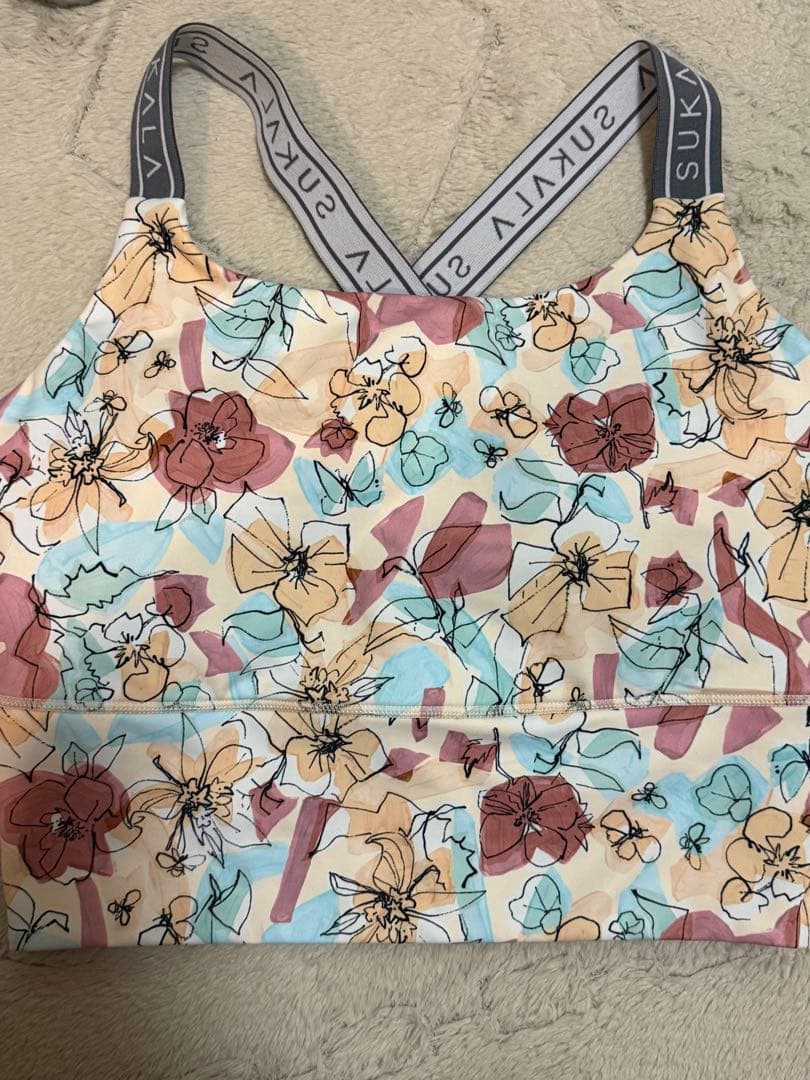 SUKALA ミックスフラワークロス　ヨガウェア トップとレギンス