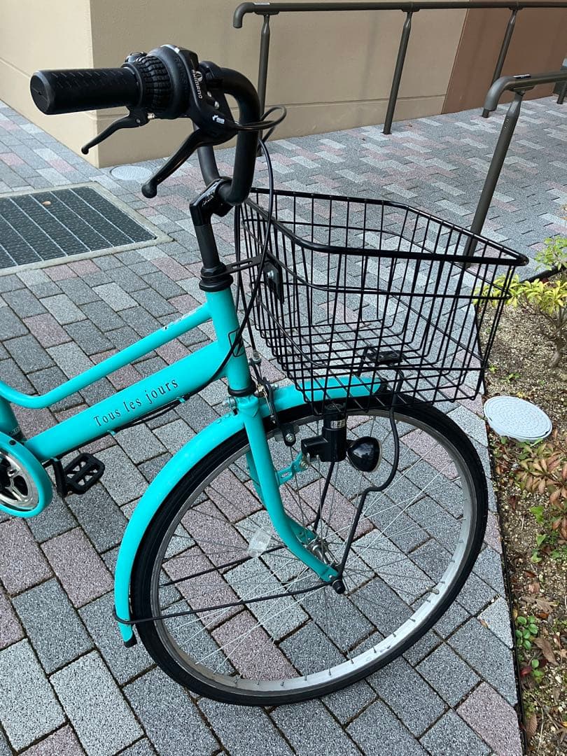 水色 シティサイクル 前部バスケット付き　自転車