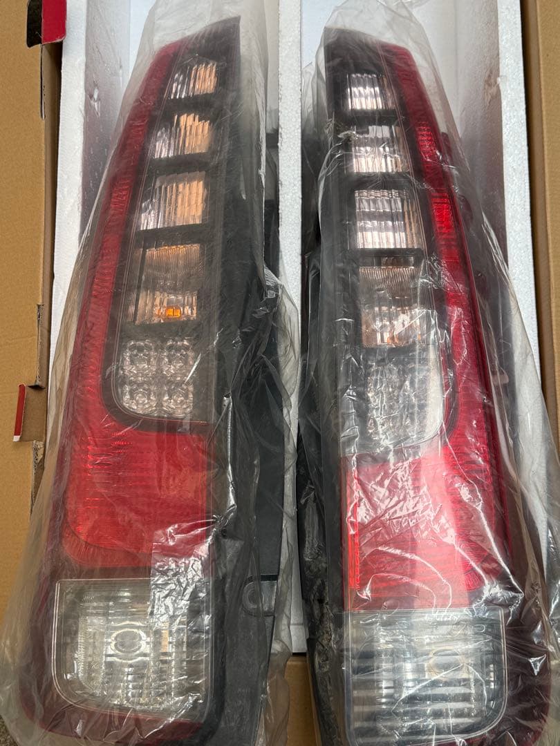 トヨタ ノア ヴォクシー 80系 前期 純正テールランプ 左右セット