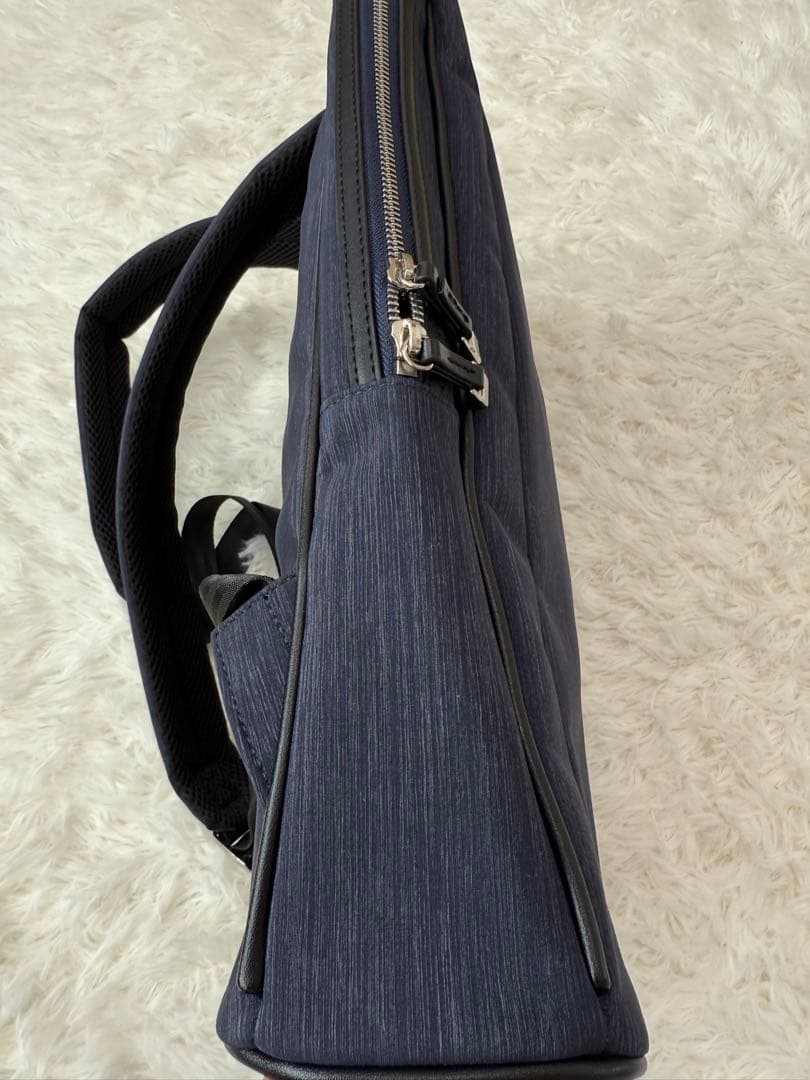 新品　タケオキクチ　ビジネスリュック　ロゴあり