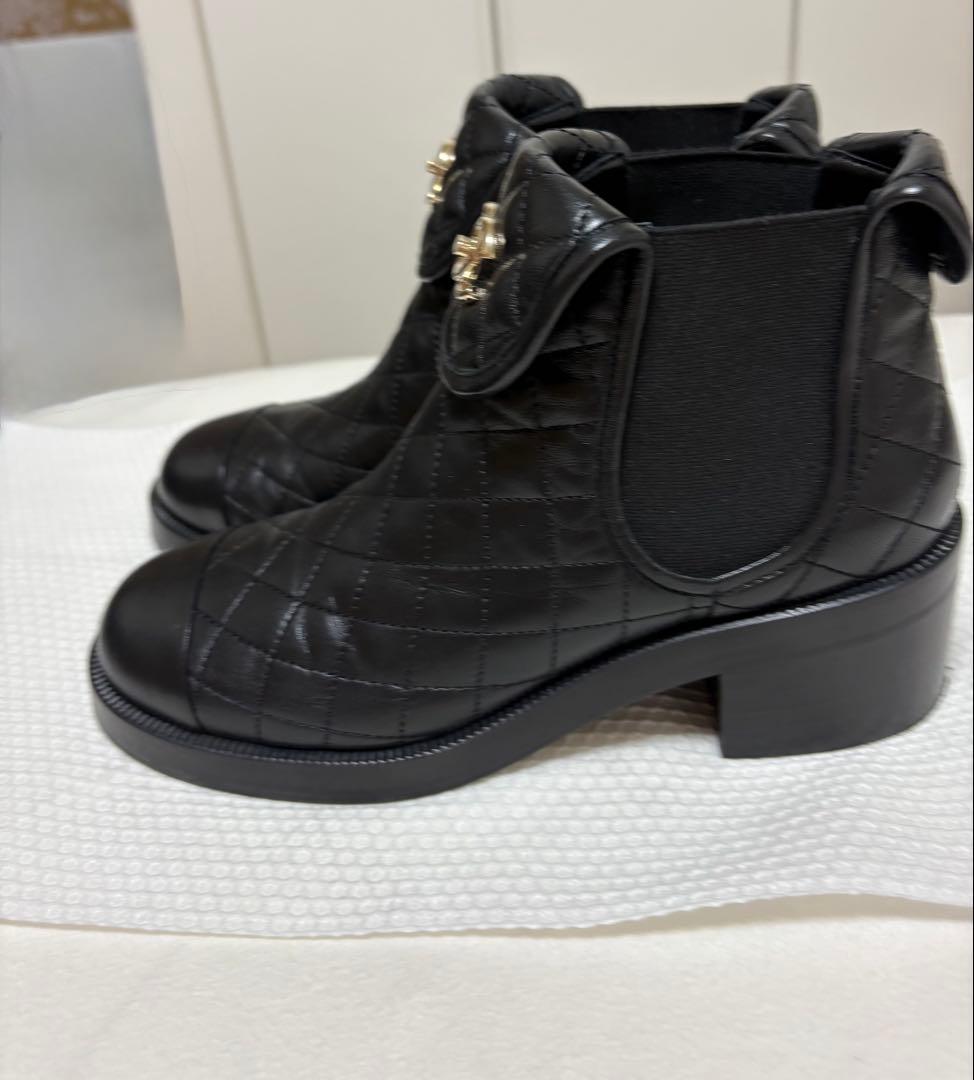 シャネルCHANEL 黒　ブーツ　39 マトラッセル　ターンロック　フラップ