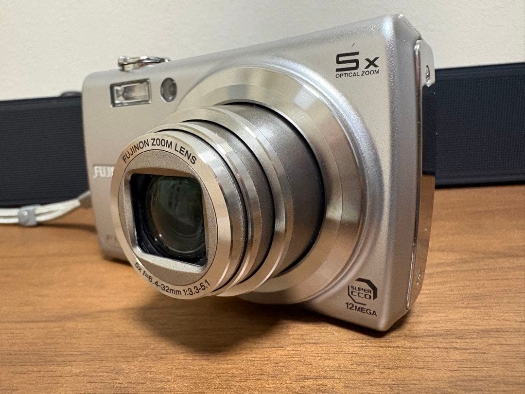 FUJIFILM FINEPIX F100fd デジタルカメラ　動作確認済み