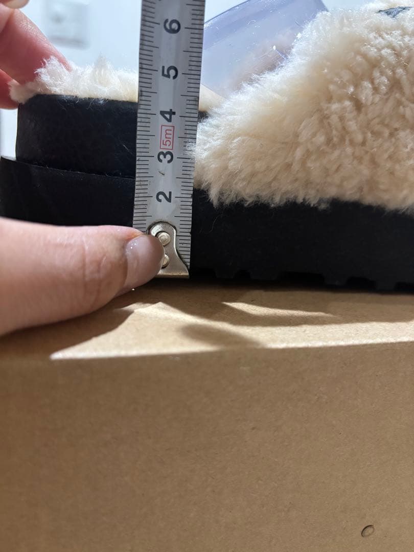 新品★UGG【FUZZ SUGAR CROSS SLIDE】ファーサンダル２２㎝