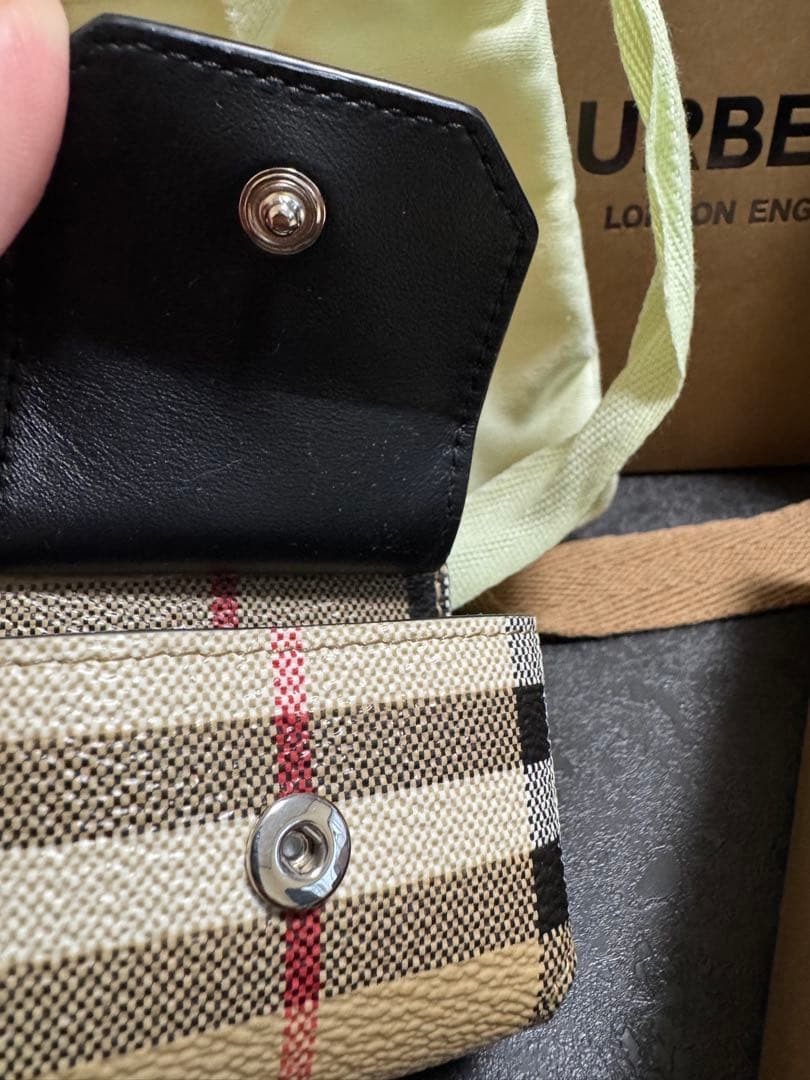 Burberry AirPodsケース