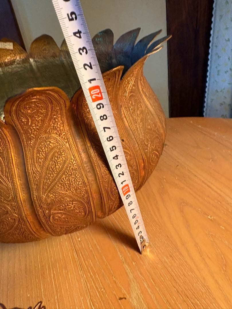 銅製容器、打ち出し模様、パキスタンで購入。