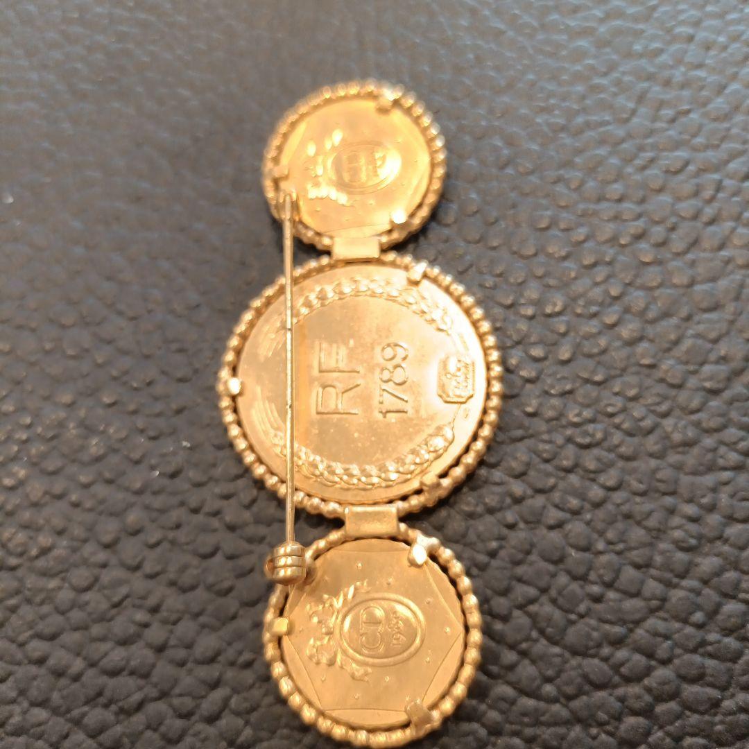 クリスチャンディオール　モチーフ　ブローチ　ゴールド