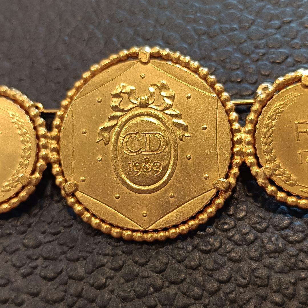 クリスチャンディオール　モチーフ　ブローチ　ゴールド