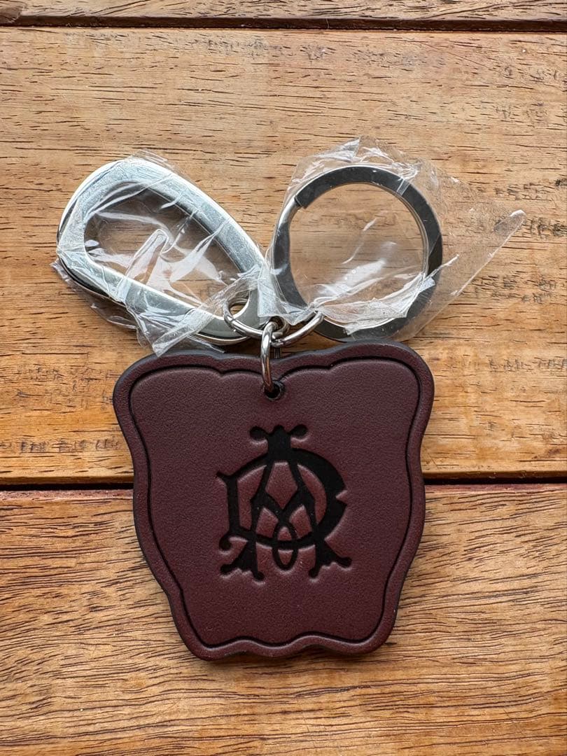 【未使用品】ダンヒル ブルドッグモチーフ　レザー製キーホルダー