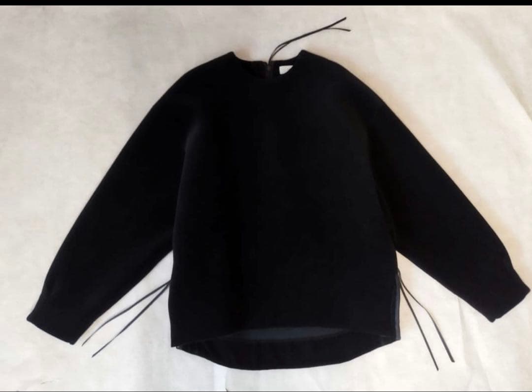 HYKE ベロアサイドジップトップス