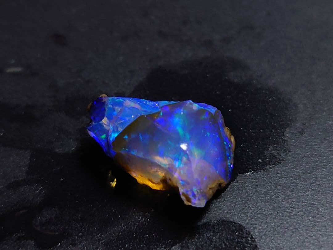 エチオピア　オパール　ピンファイア　星空のような　鉱物　標本　原石　チョーク