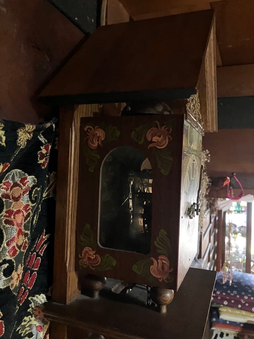 伝統的な振り子時計 花柄装飾　イタリア