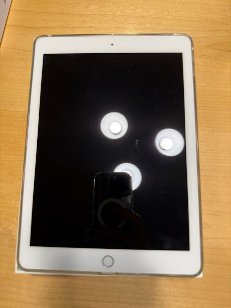 iPad 第6世代　32GB A1893