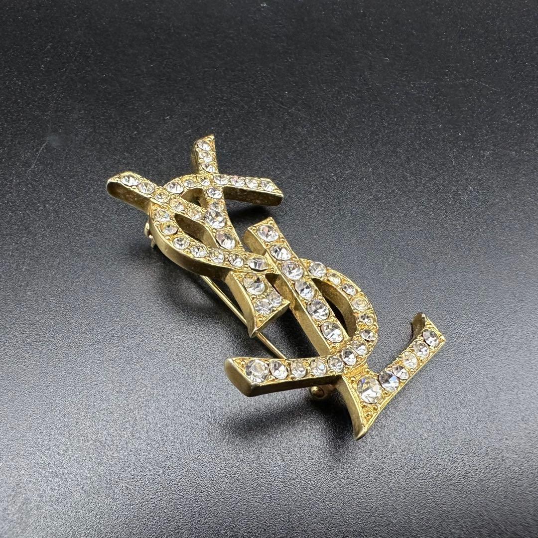 未使用級✨　YSL　イヴ・サンローラン　ブローチ　ラインストーン　ロゴ　971