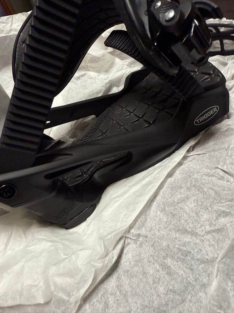 新品未使用品SALOMON TRIGGER BLACK M 値段交渉有り