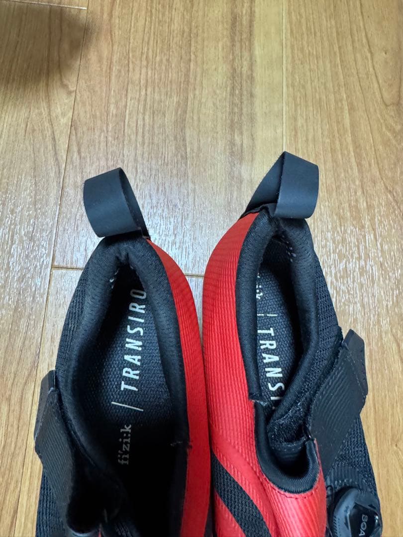 fi'zi:k フィジーク　サイクリングシューズ レッド/ブラック　26cm