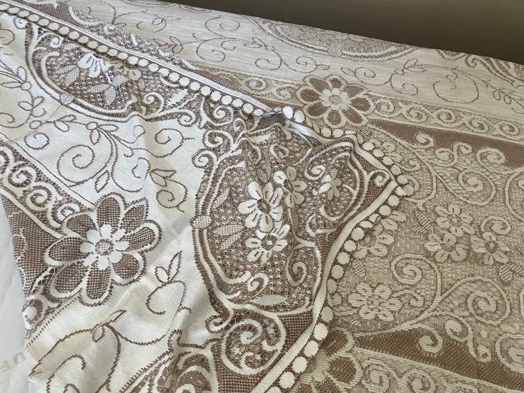 フランス製ビンテージ花柄大テーブルクロスとナプキン6セット　ベージュ白系　未使用