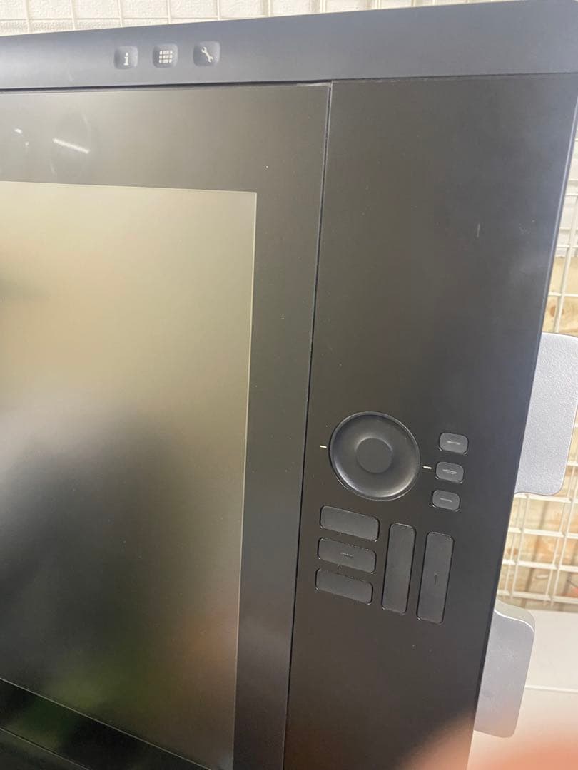 s*n様 Wacom Cintiq 24HD DTK-2400 液タブ　ペンタブ