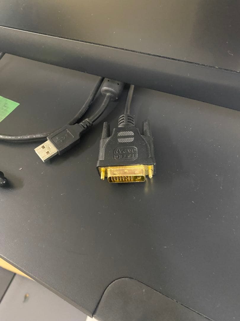 s*n様 Wacom Cintiq 24HD DTK-2400 液タブ　ペンタブ