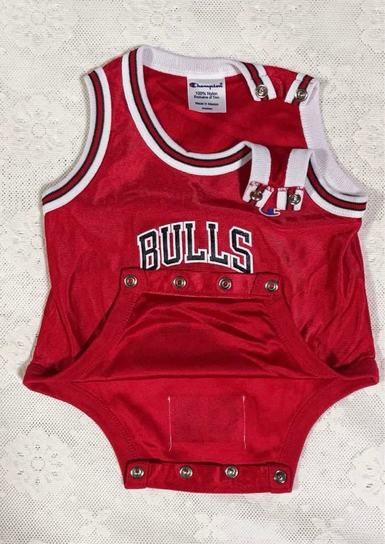 NBA Champion BULLS ブルズ　ジョーダン 23 赤ロンパース