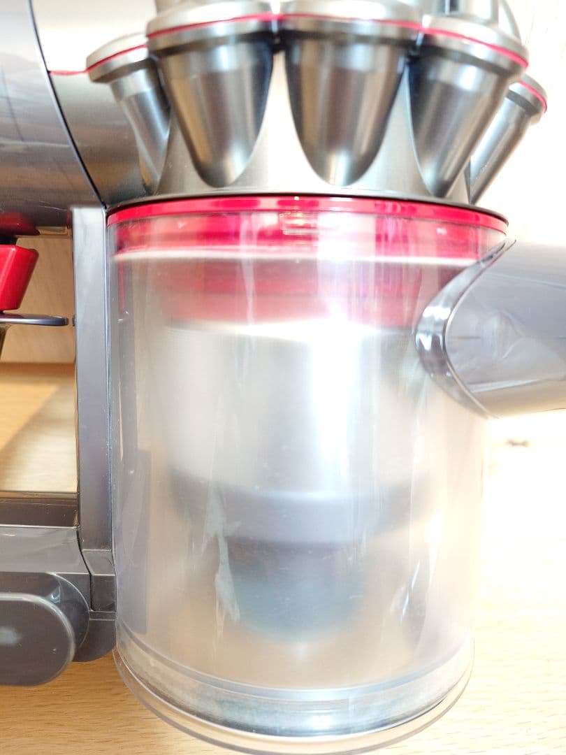 Dyson v8 slim fluffy スティッククリーナー コードレス掃除機