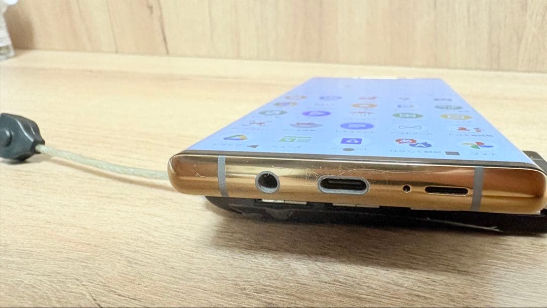 arrows NX9 F-52A ゴールド docomo SIMロック解除済