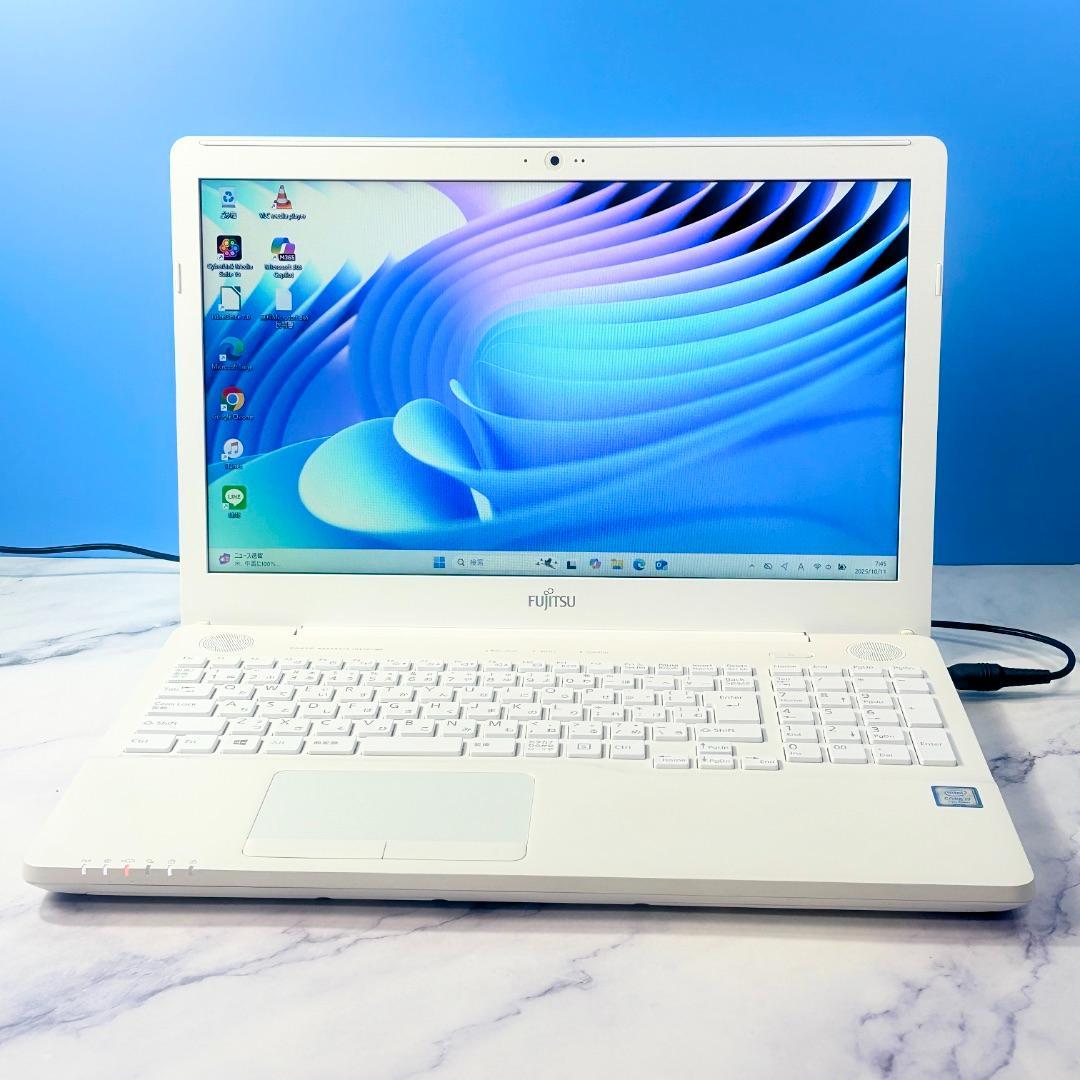 美品！Corei7・16GB・SSD・DVD・ホワイト・ノートパソコン