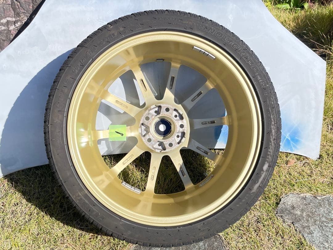 スタッドレスタイヤ、18インチ ホイール4本セット　ガリ傷無し　使用期間3ヶ月