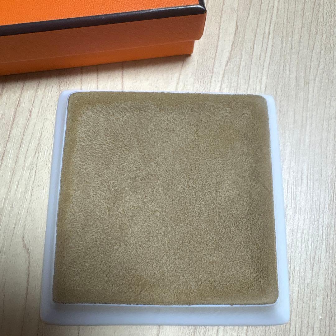 HERMES 花と蝶の陶器トレイオレンジ マルチカラー アクセサリートレイとして