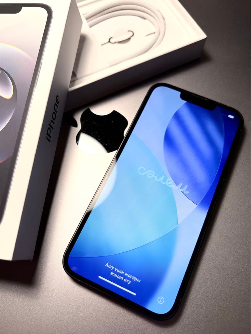 美品Apple iPhone 16e ブラック 本体 BT100% SIMフリー